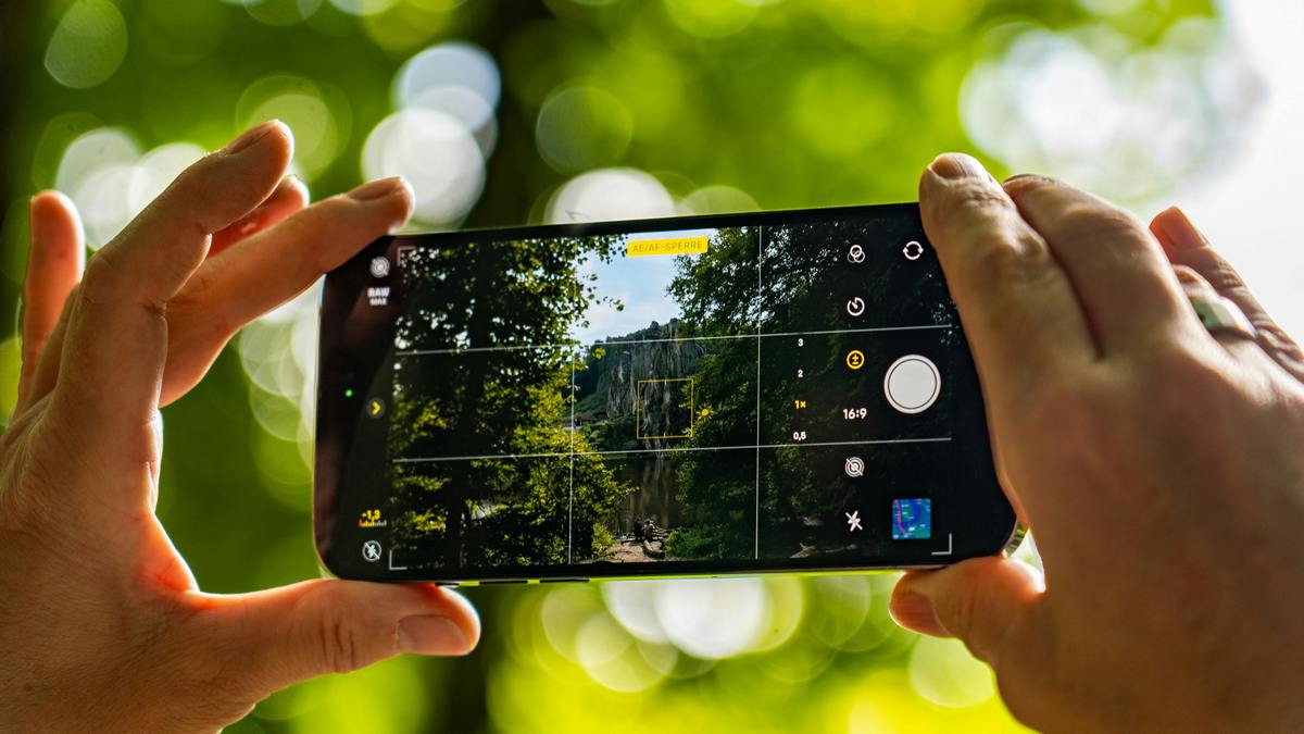 Cum alegi lentila pentru telefon — ghid complet si recomandari